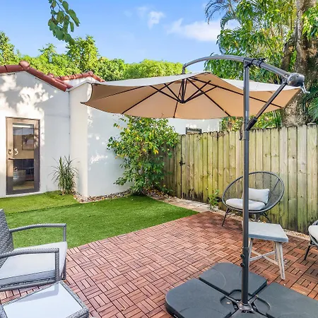 Enjoy Modern Oasis Private Patio - Near Beach